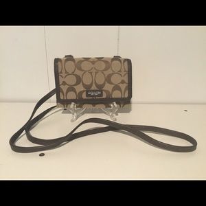 Retired NWT Coach Avery Crossbody - Signature Brown